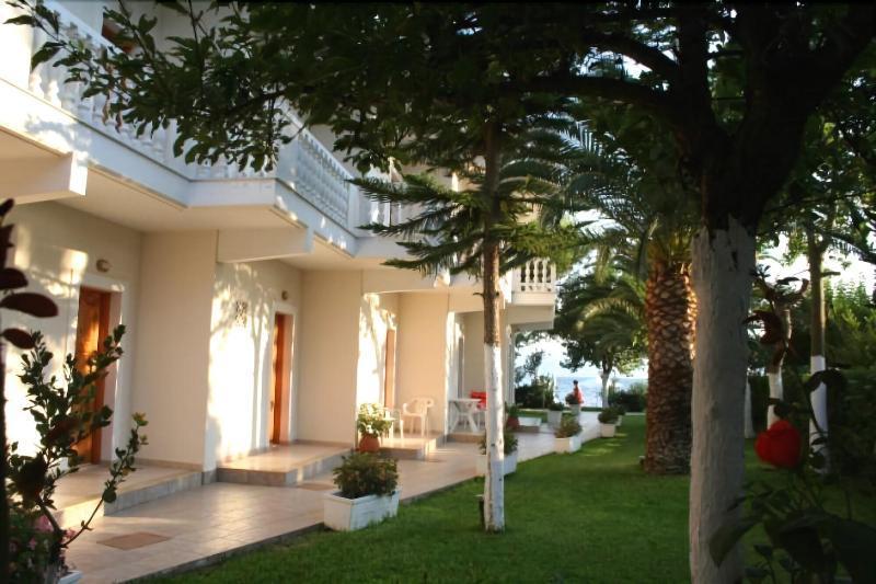 Posidonia Pension Amarynthos Exterior foto