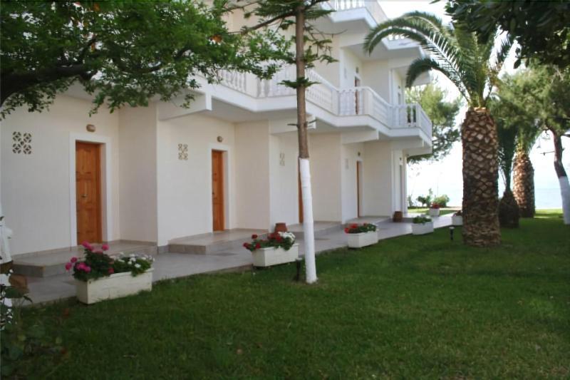 Posidonia Pension Amarynthos Exterior foto