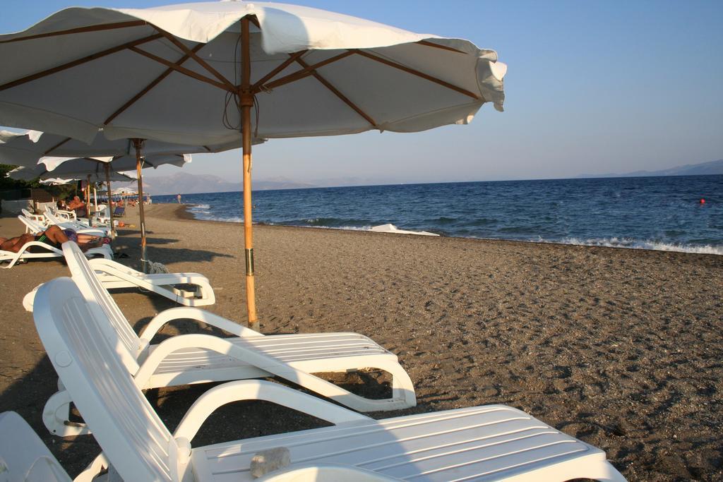 Posidonia Pension Amarynthos Exterior foto
