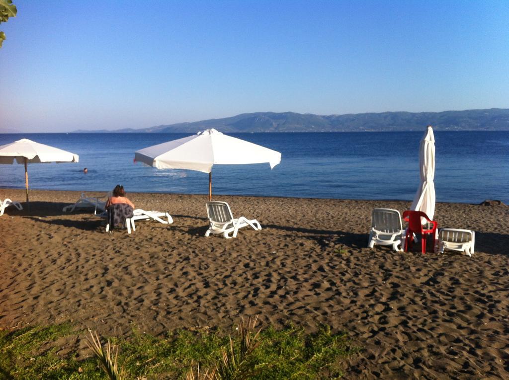 Posidonia Pension Amarynthos Exterior foto