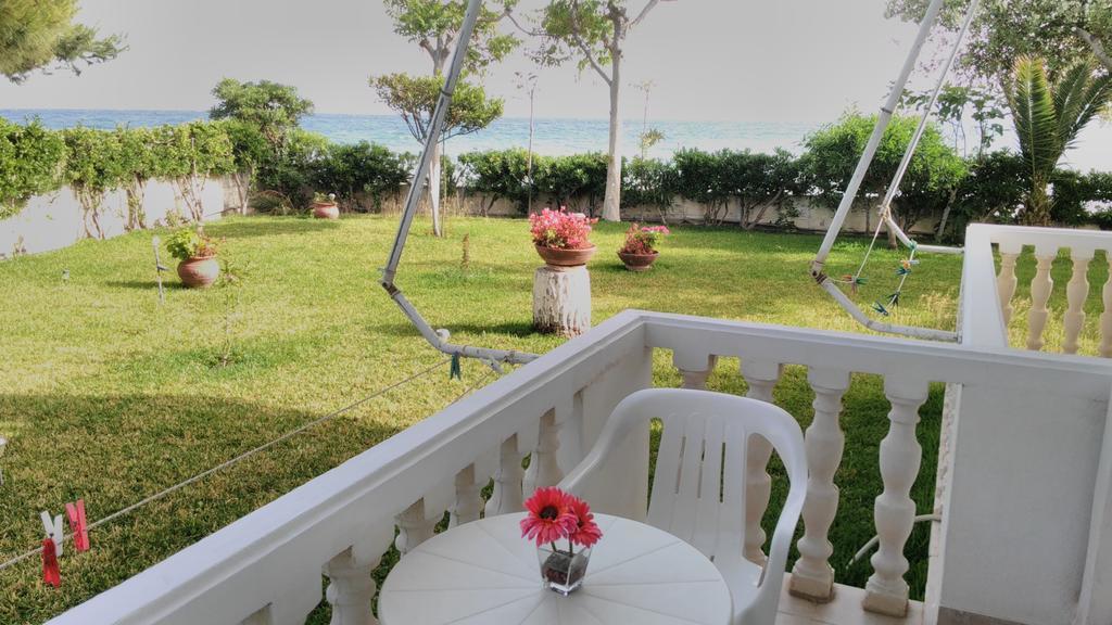 Posidonia Pension Amarynthos Exterior foto